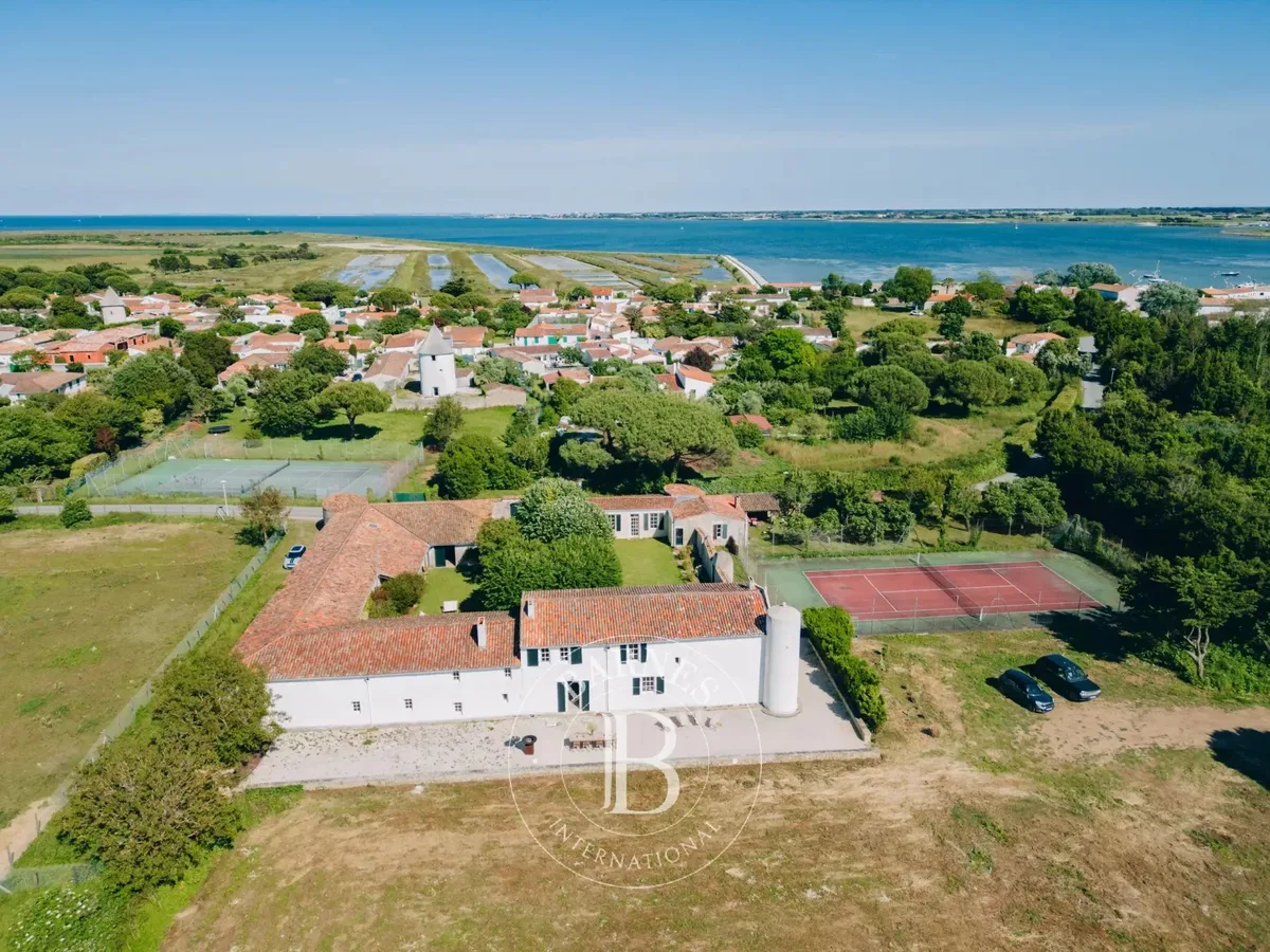 Domaine des Tours, maison à louer à Loix · réf. 85291461 · vue 1